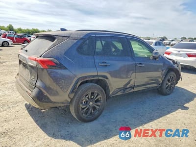Trzecie zdjęcie samochodu z tyłu: 2025 TOYOTA RAV4 SE VIN:JTM16RFV5SJ077177 - miniatura