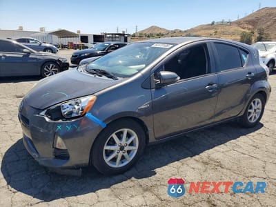 2014 TOYOTA PRIUS C THREE JTDKDTB37E1072773 - główne zdjęcie licytacji z USA - miniatura