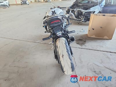 Czwarte zdjęcie samochodu z boku: 2024 BMW S 1000 RR VIN:WB10E6304R6J55352 - miniatura