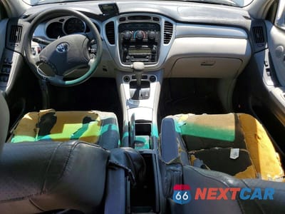 Zdjęcie 8 z 12 samochodu: 2004 TOYOTA HIGHLANDER BASE VIN:JTEGP21A640021949 - miniatura