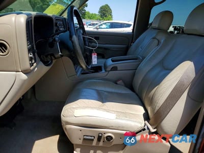 Zdjęcie 7 z 13 samochodu: 2004 CHEVROLET SUBURBAN C1500 VIN:1GNEC16Z34J161717 - miniatura