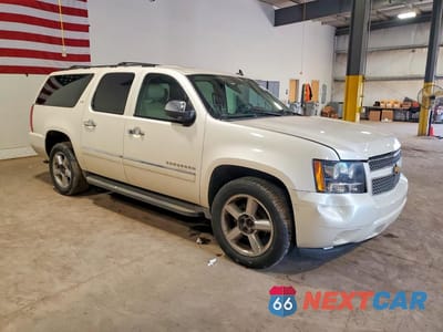 Czwarte zdjęcie samochodu z boku: 2013 CHEVROLET SUBURBAN K1500 LTZ VIN:1GNSKKE78DR299119 - miniatura