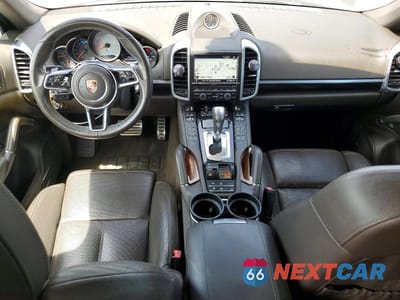 Zdjęcie 8 z 12 samochodu: 2015 PORSCHE CAYENNE S VIN:WP1AB2A22FLA60118 - miniatura