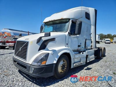 Drugie zdjęcie samochodu z przodu: 2016 VOLVO VNL SEMI TRUCK VIN:4V4NC9EH4GN953909 - miniatura