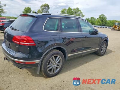 Trzecie zdjęcie samochodu z tyłu: 2016 VOLKSWAGEN TOUAREG SPORT VIN:WVGEF9BP9GD002203 - miniatura