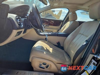 Zdjęcie 7 z 13 samochodu: 2013 JAGUAR XJ VIN:SAJWA1C71D8V44554 - miniatura