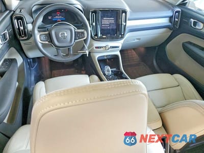 Zdjęcie 8 z 13 samochodu: 2023 VOLVO XC40 ULTIMATE VIN:YV4L12UA3P2981476 - miniatura