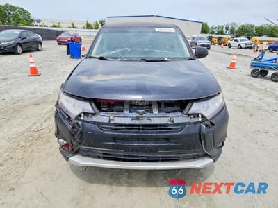 Piąte zdjęcie samochodu w środku: 2018 MITSUBISHI OUTLANDER SE VIN:JA4AD3A39JZ035453 - miniatura