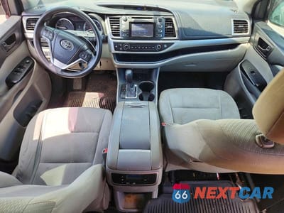 Zdjęcie 8 z 13 samochodu: 2014 TOYOTA HIGHLANDER LE VIN:5TDBKRFH9ES016318 - miniatura