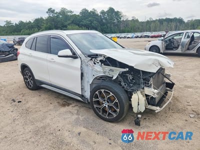 Czwarte zdjęcie samochodu z boku: 2020 BMW X1 XDRIVE28I VIN:WBXJG9C08L5P75401 - miniatura