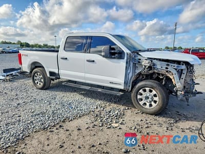 Czwarte zdjęcie samochodu z boku: 2024 FORD F250 SUPER DUTY VIN:1FT7W2BT4RED33057 - miniatura