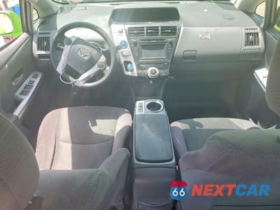 Zdjęcie 8 z 12 samochodu: 2013 TOYOTA PRIUS V VIN:JTDZN3EU4D3213737 - miniatura