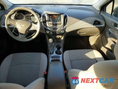 Zdjęcie 8 z 13 samochodu: 2018 CHEVROLET CRUZE LT VIN:1G1BE5SM5J7235535 - miniatura