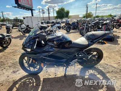 Trzecie zdjęcie samochodu z tyłu: 2023 YAMAHA YZFR3 A VIN:MH3RH18Y9PK011630 - miniatura
