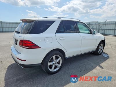 Trzecie zdjęcie samochodu z tyłu: 2018 MERCEDES-BENZ GLE 350 4MATIC VIN:4JGDA5HB7JB176997 - miniatura