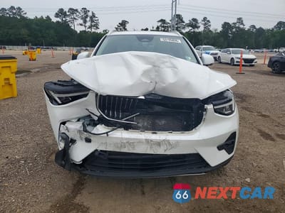 Piąte zdjęcie samochodu w środku: 2023 VOLVO XC40 PLUS VIN:YV4L12UNXP2114157 - miniatura