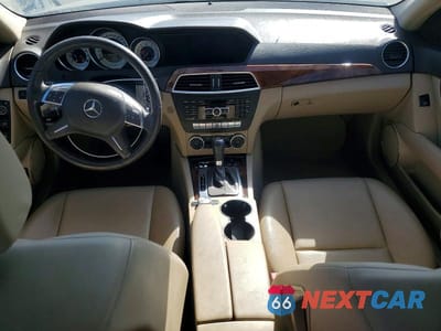 Zdjęcie 8 z 12 samochodu: 2012 MERCEDES-BENZ C 250 VIN:WDDGF4HB5CR228091 - miniatura