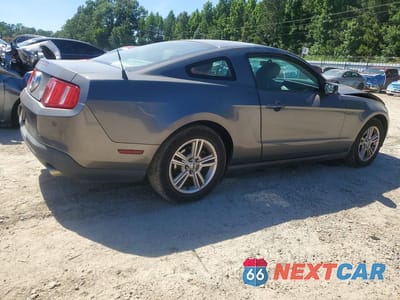 Trzecie zdjęcie samochodu z tyłu: 2011 FORD MUSTANG VIN:1ZVBP8AM6B5168040 - miniatura