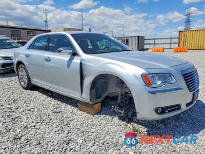 Czwarte zdjęcie samochodu z boku: 2012 CHRYSLER 300 LIMITED VIN:2C3CCACG9CH231373 - miniatura