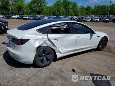 Trzecie zdjęcie samochodu z tyłu: 2022 TESLA 3 VIN:5YJ3E1EA0NF242186 - miniatura