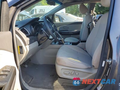 Zdjęcie 7 z 13 samochodu: 2017 KIA SEDONA LX VIN:KNDMB5C12H6227342 - miniatura