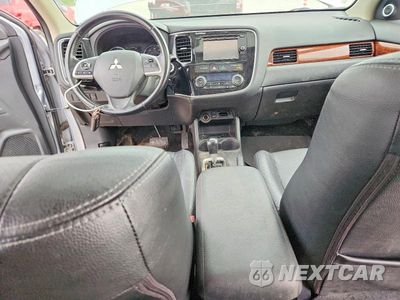 Zdjęcie 8 z 13 samochodu: 2014 MITSUBISHI OUTLANDER SE VIN:JA4AZ3A34EZ008586 - miniatura