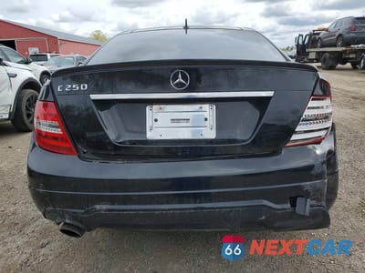 Zdjęcie 6 z 12 samochodu: 2013 MERCEDES-BENZ C 250 VIN:WDDGJ4HB9DF958099 - miniatura