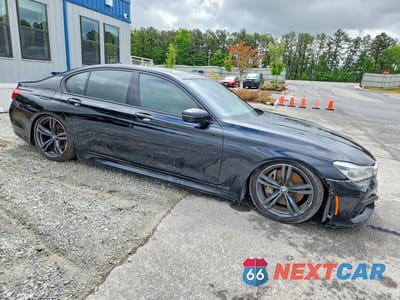 Czwarte zdjęcie samochodu z boku: 2018 BMW 750 XI VIN:WBA7B0C55JG527229 - miniatura