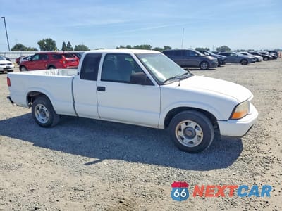 Czwarte zdjęcie samochodu z boku: 1999 GMC SONOMA VIN:1GTCS19XXX8500479 - miniatura