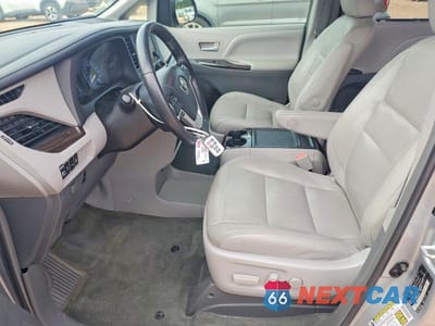 Zdjęcie 7 z 13 samochodu: 2015 TOYOTA SIENNA XLE 8-PASSENGER VIN:5TDYK3DC8FS631779 - miniatura