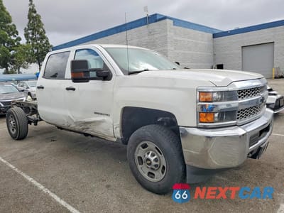 Czwarte zdjęcie samochodu z boku: 2019 CHEVROLET SILVERADO C2500 HEAVY DUTY VIN:1GC1CREG6KF198086 - miniatura