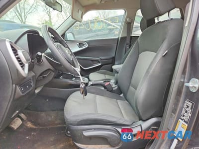 Zdjęcie 7 z 13 samochodu: 2021 KIA SOUL LX VIN:KNDJ23AU9M7757493 - miniatura