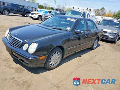 2000 MERCEDES-BENZ E 320 WDBJF65J0YB086416 - główne zdjęcie licytacji z USA - miniatura