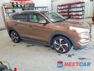 Czwarte zdjęcie samochodu z boku: 2016 HYUNDAI TUCSON SPORT VIN:KM8J3CA23GU044120 - miniatura