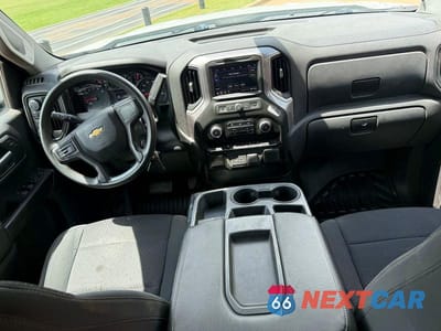 Zdjęcie 9 z 10 samochodu: 2021 CHEVROLET SILVERADO K1500 VIN:3GCUYAEF0MG242818 - miniatura