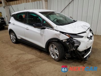 Czwarte zdjęcie samochodu z boku: 2022 CHEVROLET BOLT EV 1LT VIN:1G1FW6S0XN4125640 - miniatura