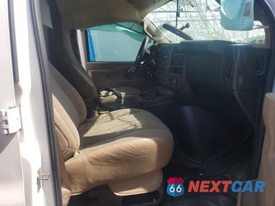 Piąte zdjęcie samochodu w środku: 2023 GMC SAVANA G2500 VIN:1GTW7AFP2P1169229 - miniatura