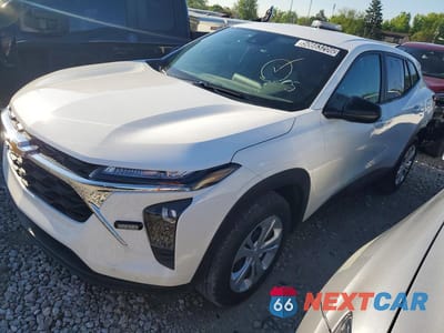 2025 CHEVROLET TRAX LS KL77LFEP6SC187869 - główne zdjęcie licytacji z USA - miniatura