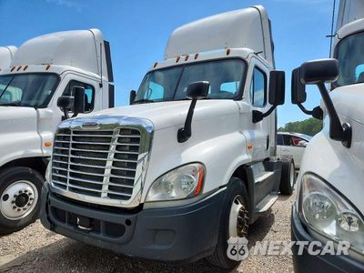 Drugie zdjęcie samochodu z przodu: 2016 FREIGHTLINER CASCADIA 125 SEMI TRUCK VIN:1FUBGEDV4GLHC5656 - miniatura