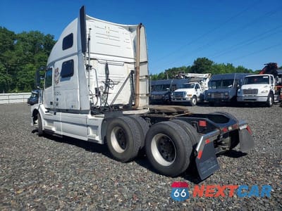 Trzecie zdjęcie samochodu z tyłu: 2015 VOLVO VNL SEMI TRUCK VIN:4V4NC9EH8FN919826 - miniatura