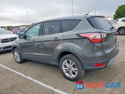 Drugie zdjęcie samochodu z przodu: 2017 FORD ESCAPE SE VIN:1FMCU9GD3HUE92358 - miniatura