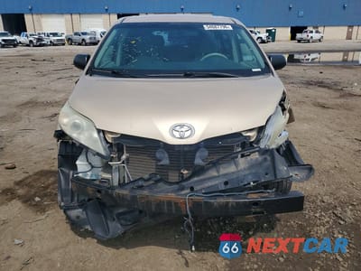 Piąte zdjęcie samochodu w środku: 2013 TOYOTA SIENNA L 7-PASSENGER VIN:5TDZK3DC7DS287721 - miniatura