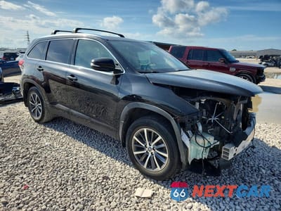 Czwarte zdjęcie samochodu z boku: 2019 TOYOTA HIGHLANDER XLE VIN:5TDJZRFH7KS583274 - miniatura