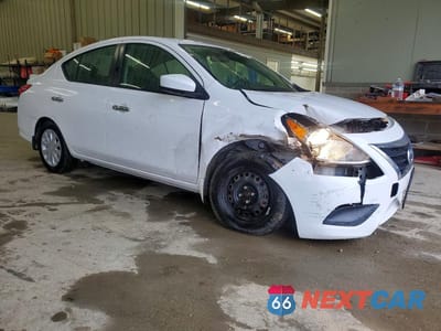 Czwarte zdjęcie samochodu z boku: 2019 NISSAN VERSA SV VIN:3N1CN7AP3KL818821 - miniatura