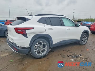 Trzecie zdjęcie samochodu z tyłu: 2025 CHEVROLET TRAX 1LT VIN:KL77LHEP2SC209359 - miniatura