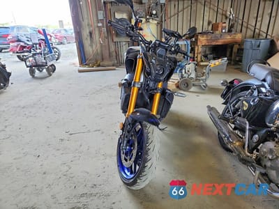 Drugie zdjęcie samochodu z przodu: 2022 YAMAHA MT09 D VIN:JYARN72E8NA000898 - miniatura