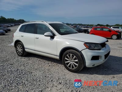Czwarte zdjęcie samochodu z boku: 2012 VOLKSWAGEN TOUAREG V6 VIN:WVGEF9BP6CD007756 - miniatura