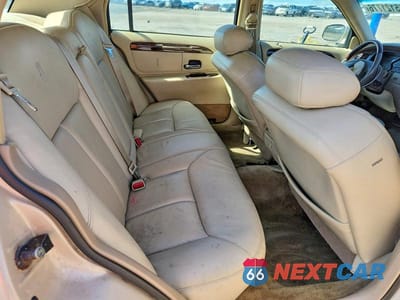 Zdjęcie 10 z 12 samochodu: 2000 LINCOLN TOWN CAR VIN:1LNHM83W0YY938434 - miniatura