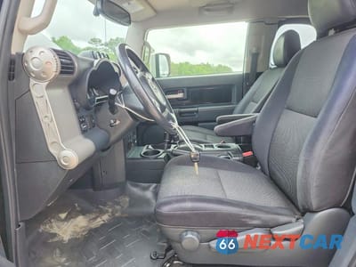 Zdjęcie 7 z 13 samochodu: 2014 TOYOTA FJ CRUISER BASE VIN:JTEBU4BF4EK186073 - miniatura
