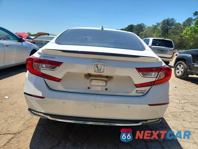 Zdjęcie 6 z 12 samochodu: 2018 HONDA ACCORD TOURING HYBRID VIN:1HGCV3F91JA011558 - miniatura